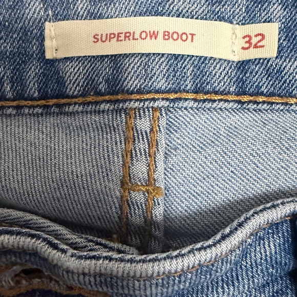 Levi’s Women’s Low Rise Bootcut Jeans Light Wash Size 32 - Picture 4 of 11